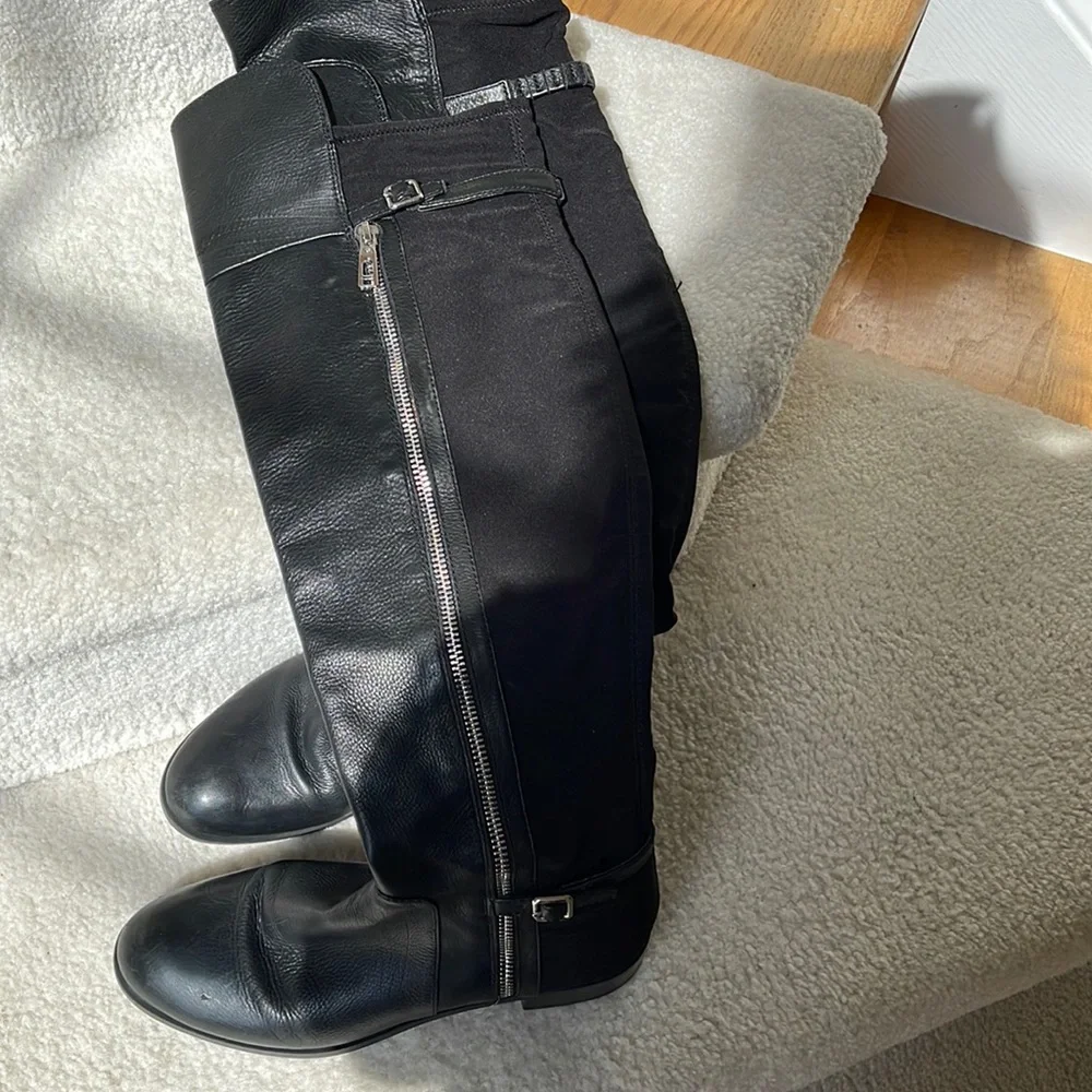 Ivanka Trump high over knee